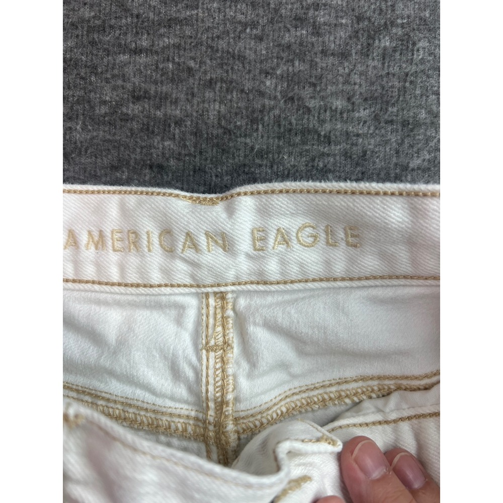American Eagle 90s Boyfriend Shorts White Distressed Denim Raw Hem Size 2 - Picture 5 of 12